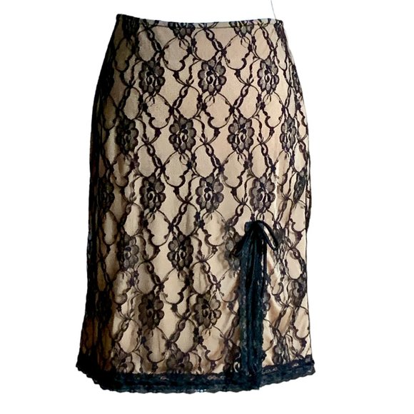 Betsey Johnson black lace over cream w/slit and bow midi skirt - size M - Picture 2 of 10